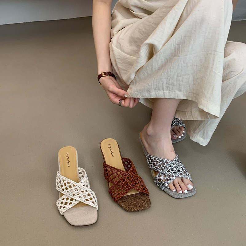 2026 French Woven Hollow Chunky Heel Slippers for Women Summer Fashion Low Heel Roman Sandals New