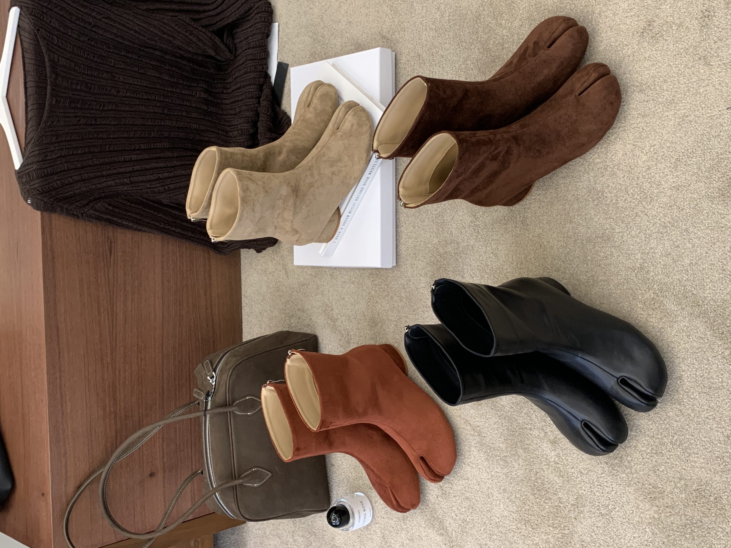 2026-new-french-retro-pointed-toe-chunky-heel-short-boots-autumn-winter-split-toe-slim-boots 2026 New French Retro Pointed Toe Chunky Heel Short Boots Autumn Winter Split Toe Slim Boots