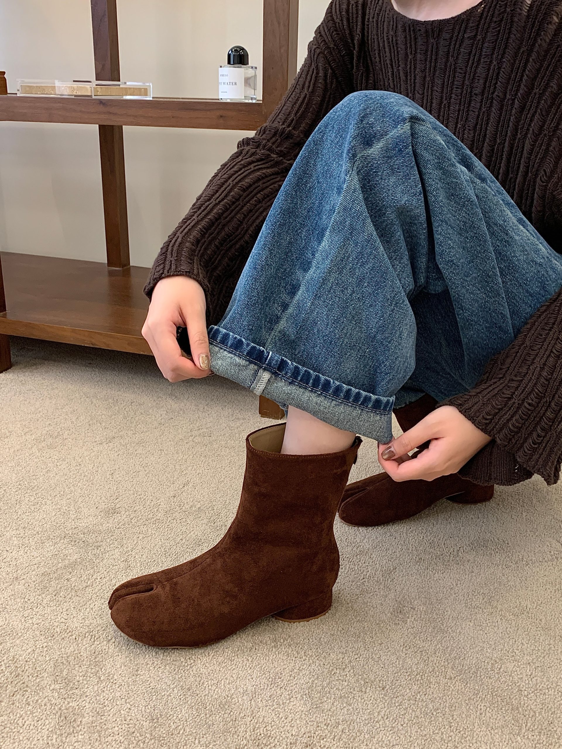 2026-new-french-retro-pointed-toe-chunky-heel-short-boots-autumn-winter-split-toe-slim-boots_3 2026 New French Retro Pointed Toe Chunky Heel Short Boots Autumn Winter Split Toe Slim Boots