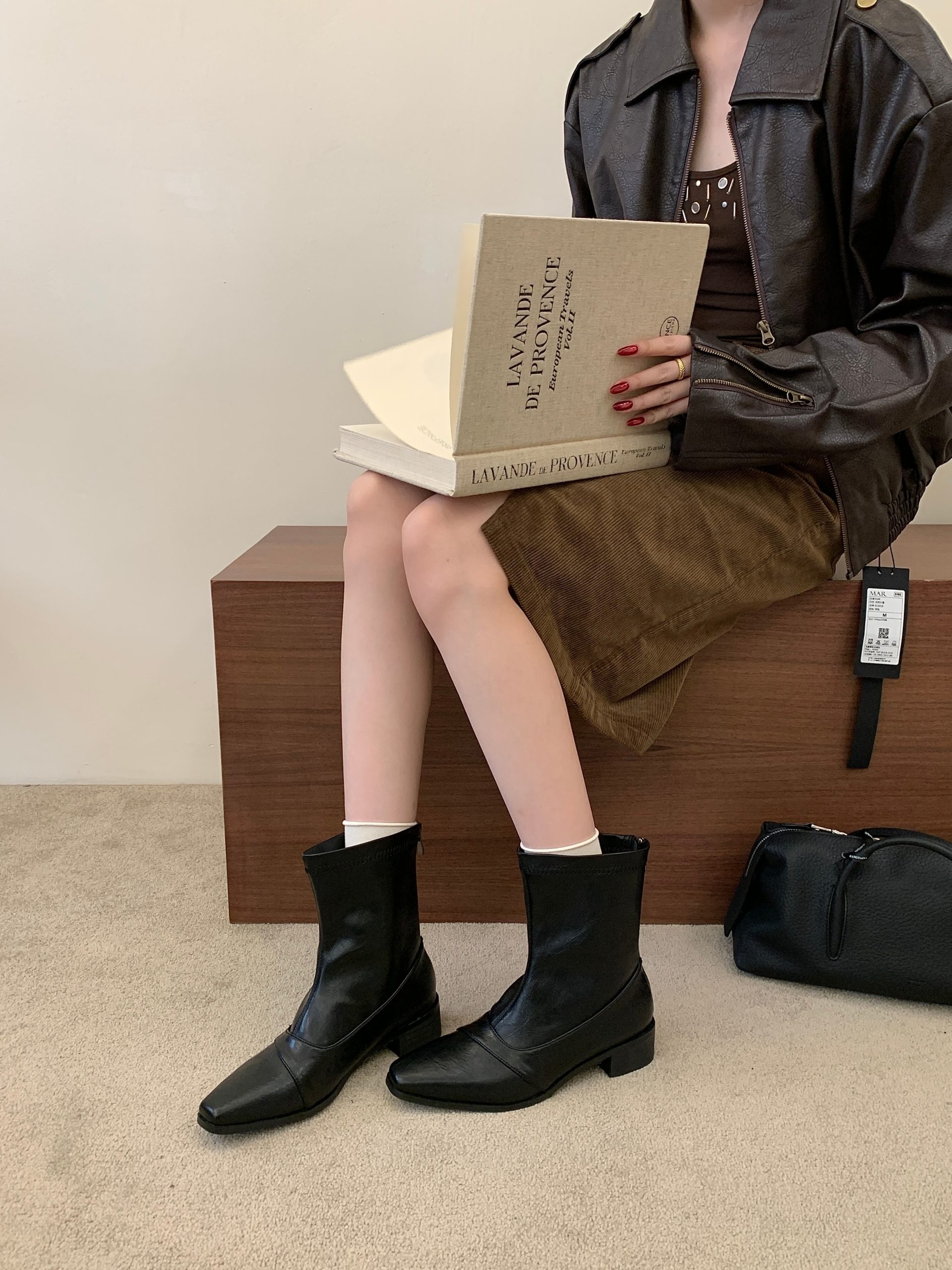 2026-new-french-retro-pointed-toe-chunky-heel-short-boots-womens-winter-ankle-boots_1 2026 New French Retro Pointed Toe Chunky Heel Short Boots Women's Winter Ankle Boots