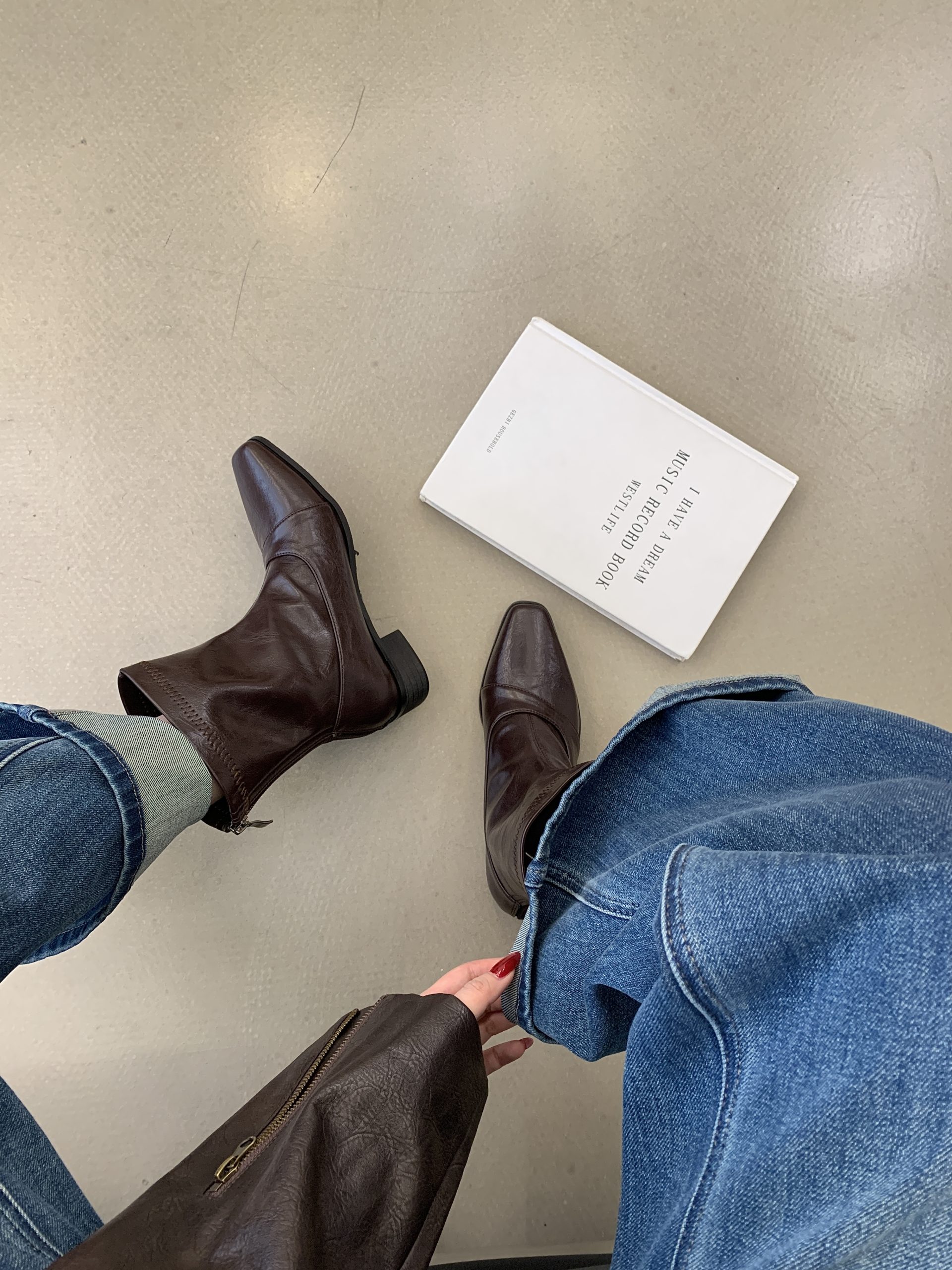 2026-new-french-retro-pointed-toe-chunky-heel-short-boots-womens-winter-ankle-boots_2 2026 New French Retro Pointed Toe Chunky Heel Short Boots Women's Winter Ankle Boots