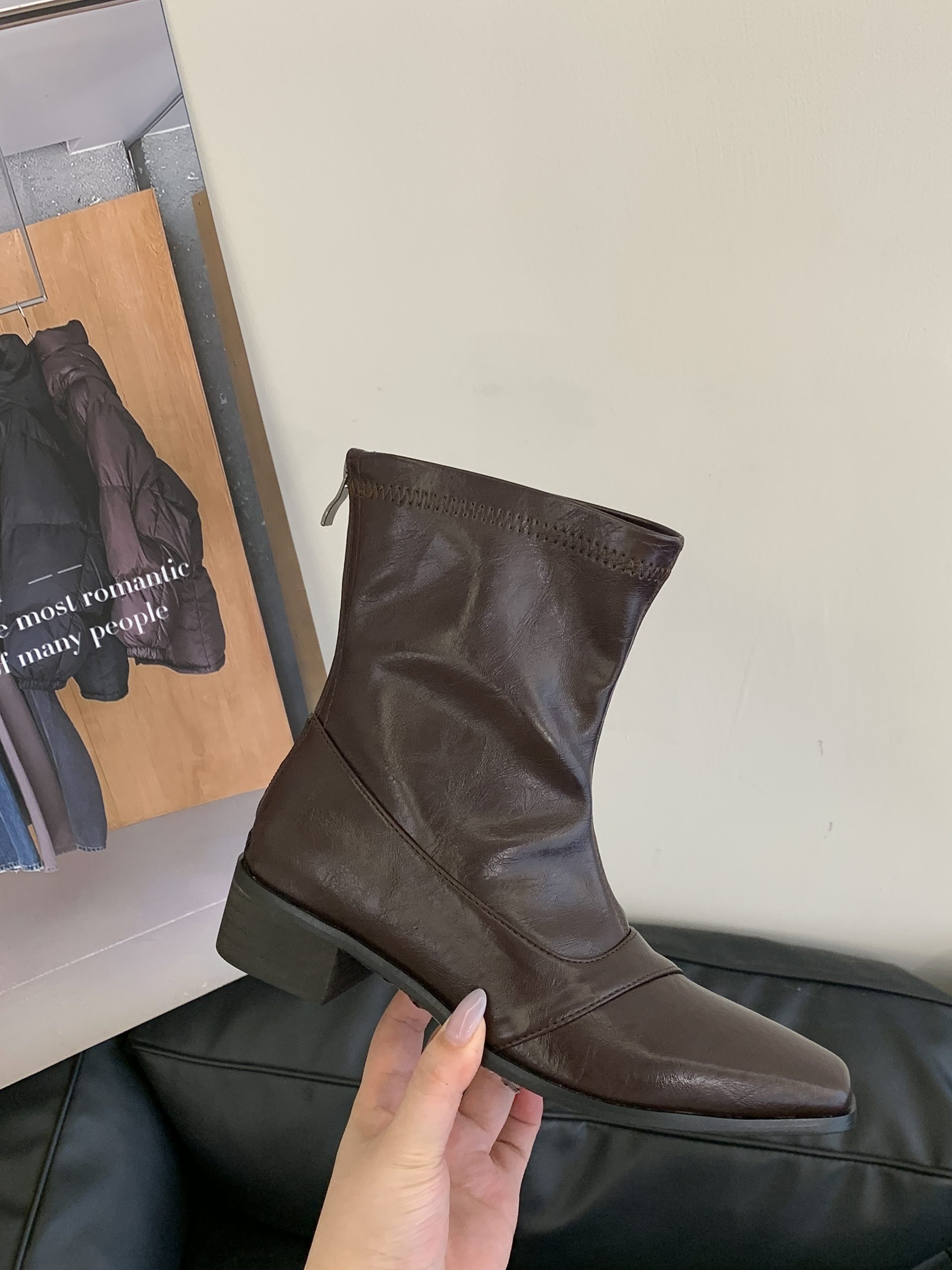 2026-new-french-retro-pointed-toe-chunky-heel-short-boots-womens-winter-ankle-boots_3 2026 New French Retro Pointed Toe Chunky Heel Short Boots Women's Winter Ankle Boots