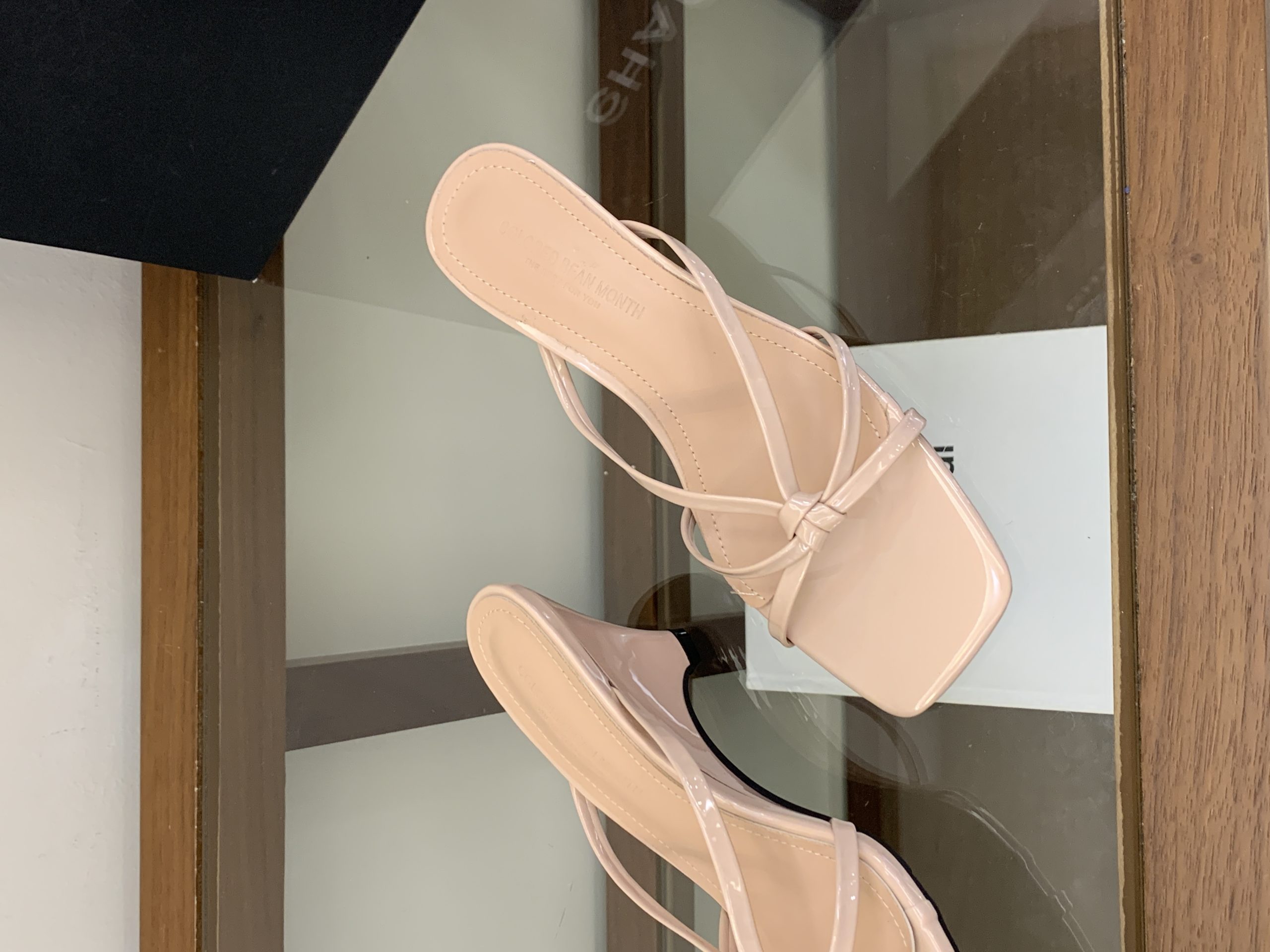 2026-new-summer-korean-style-patent-leather-chunky-heel-square-toe-mid-heel-elegant-open-toe-slippers-for-women_1 2026 New Summer Korean Style Patent Leather Chunky Heel Square Toe Mid Heel Elegant Open Toe Slippers for Women