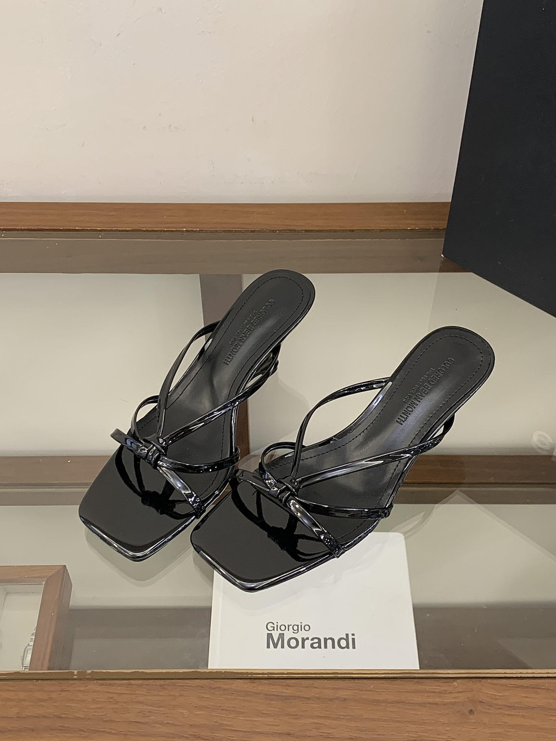 2026-new-summer-korean-style-patent-leather-chunky-heel-square-toe-mid-heel-elegant-open-toe-slippers-for-women_3 2026 New Summer Korean Style Patent Leather Chunky Heel Square Toe Mid Heel Elegant Open Toe Slippers for Women