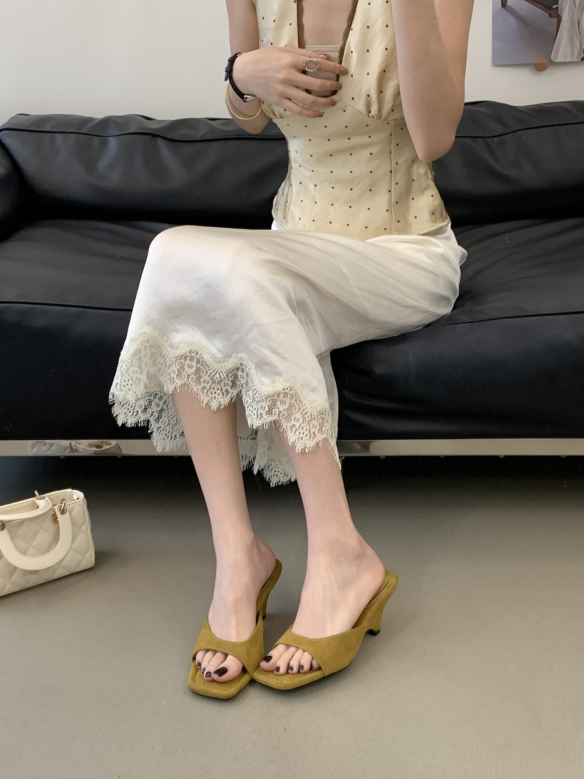 2026-new-summer-korean-style-suede-chunky-square-toe-mid-heel-elegant-slippers-open-toe-shallow-mouth-womens-shoes_3 2026 New Summer Korean Style Suede Chunky Square Toe Mid Heel Elegant Slippers Open Toe Shallow Mouth Women's Shoes
