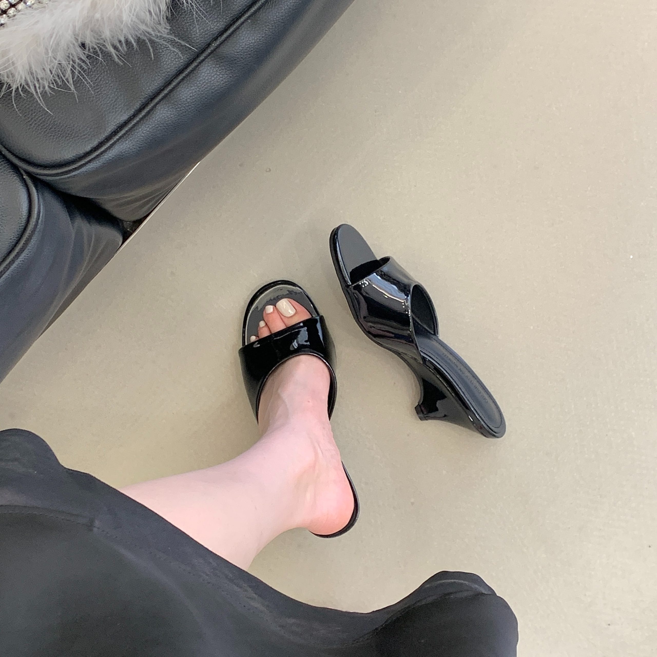 2026-new-summer-slippers-slip-on-fashion-french-style-chunky-heel-comfortable-open-toe-half-slippers-style-5e5b6d_4 2026 New Summer Slippers Slip-On Fashion French Style Chunky Heel Comfortable Open Toe Half Slippers - Style 5e5b6d