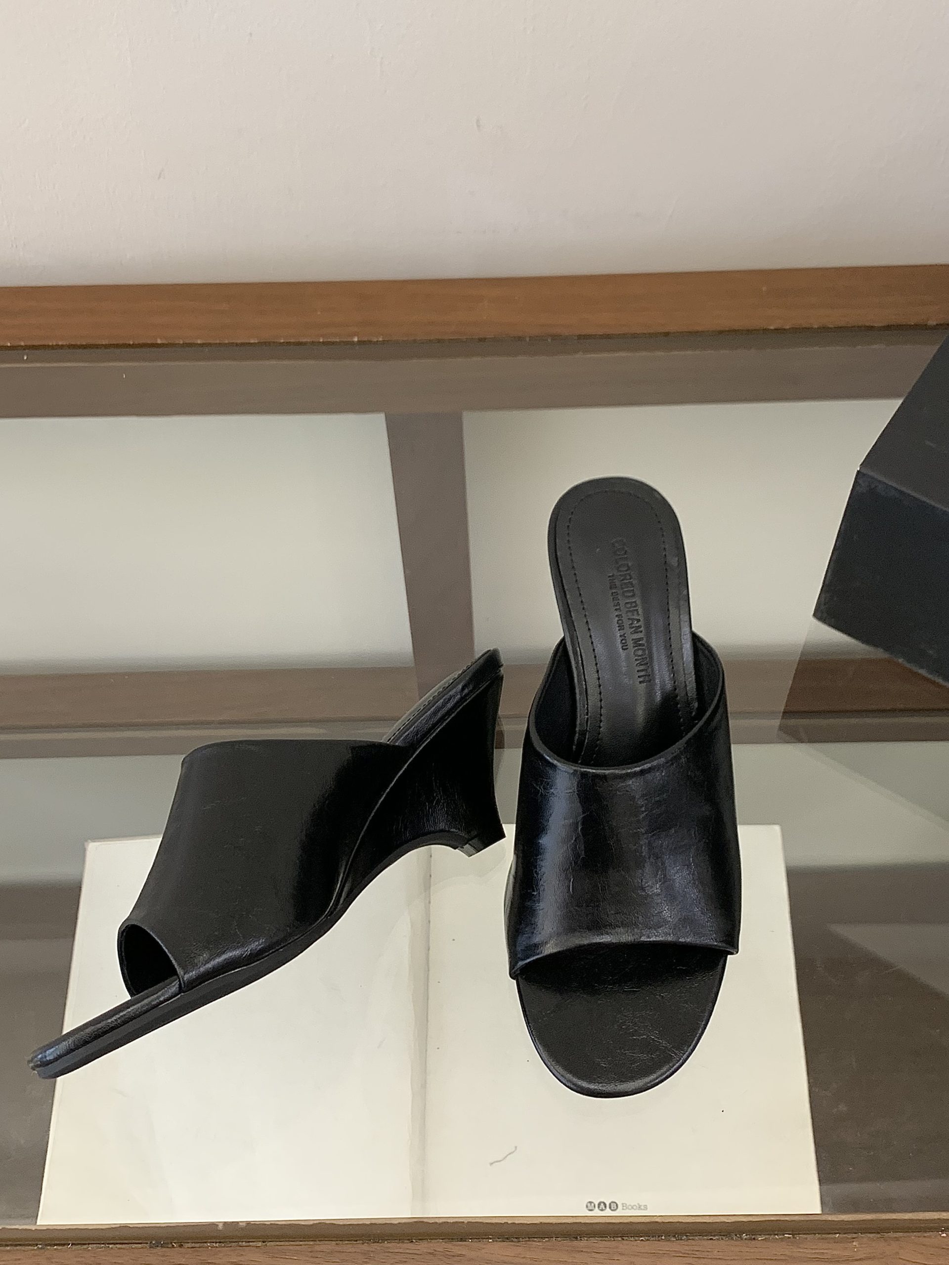 2026-new-summer-slippers-slip-on-fashion-french-style-chunky-heel-comfortable-open-toe-half-slippers-style-938713 2026 New Summer Slippers Slip-On Fashion French Style Chunky Heel Comfortable Open Toe Half Slippers - Style 938713