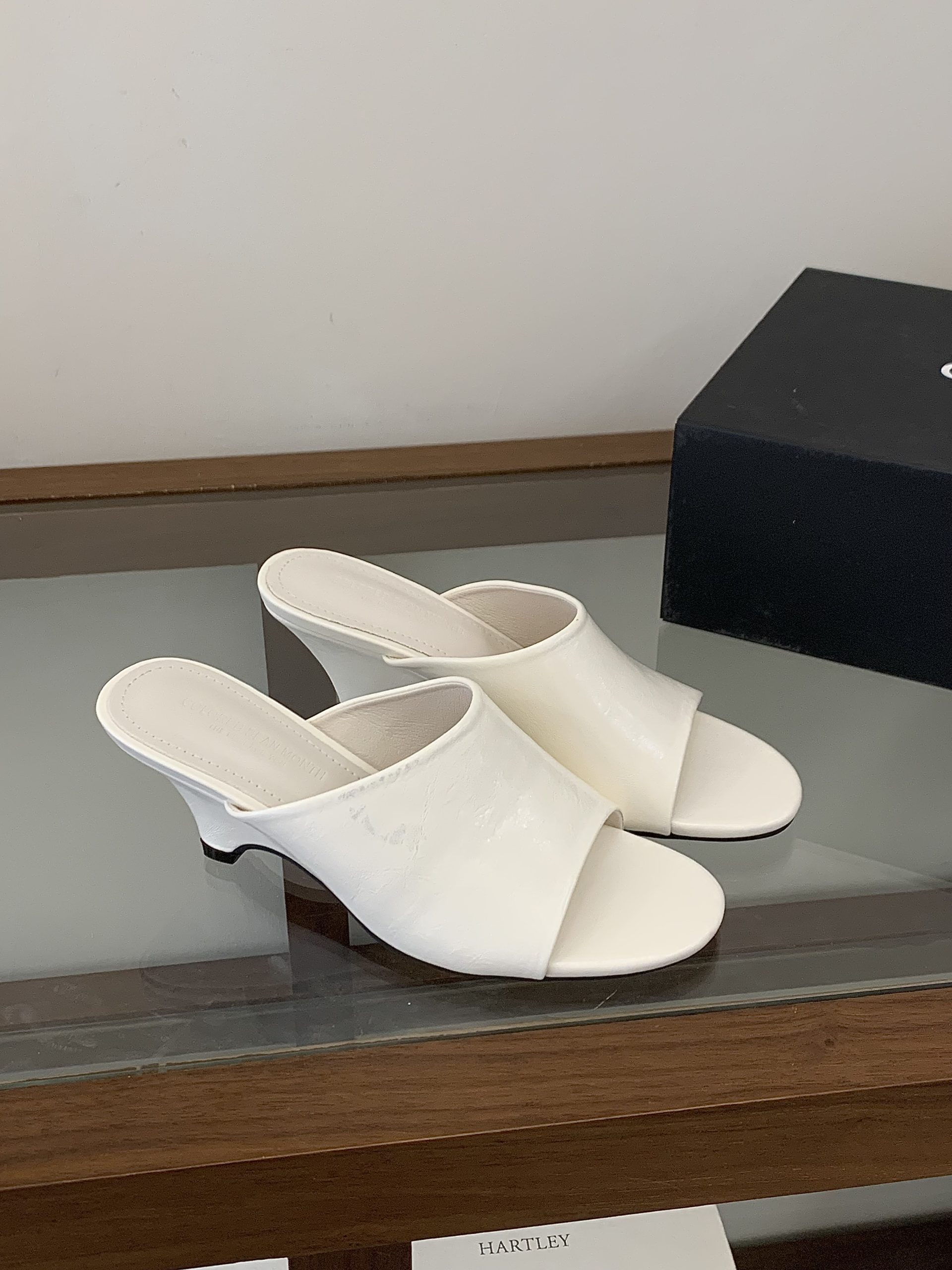 2026 New Summer Slippers Slip-On Fashion French Style Chunky Heel Comfortable Open Toe Half Slippers - Style 938713