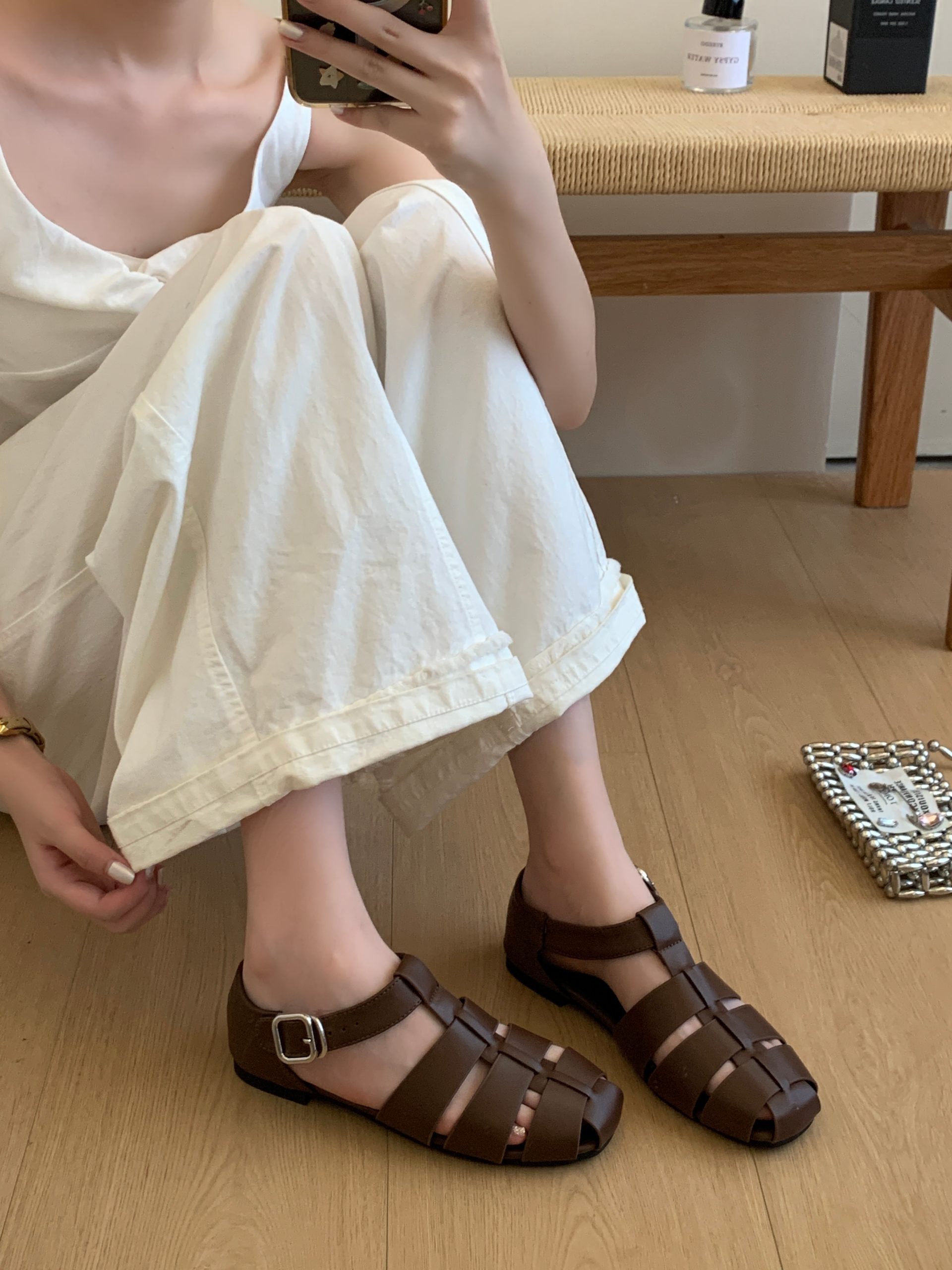 2026-summer-new-french-retro-flat-hollow-woven-closed-toe-vacation-sandals-for-women-style-bae659_1 2026 Summer New French Retro Flat Hollow Woven Closed Toe Vacation Sandals for Women - Style bae659