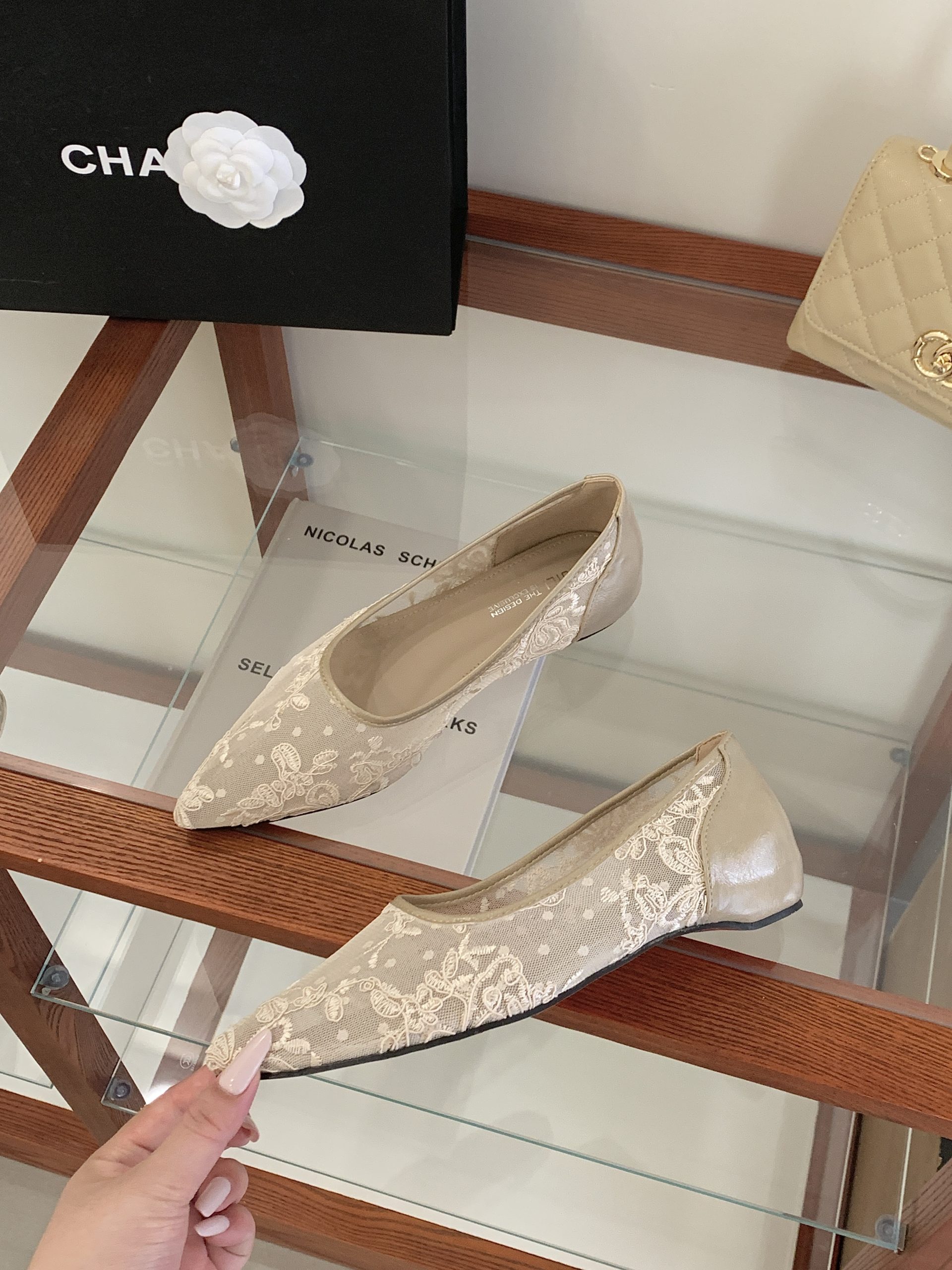 2026-summer-new-womens-pointed-toe-inner-wedge-sandals-with-embroidery_1 2026 Summer New Women's Pointed Toe Inner Wedge Sandals with Embroidery